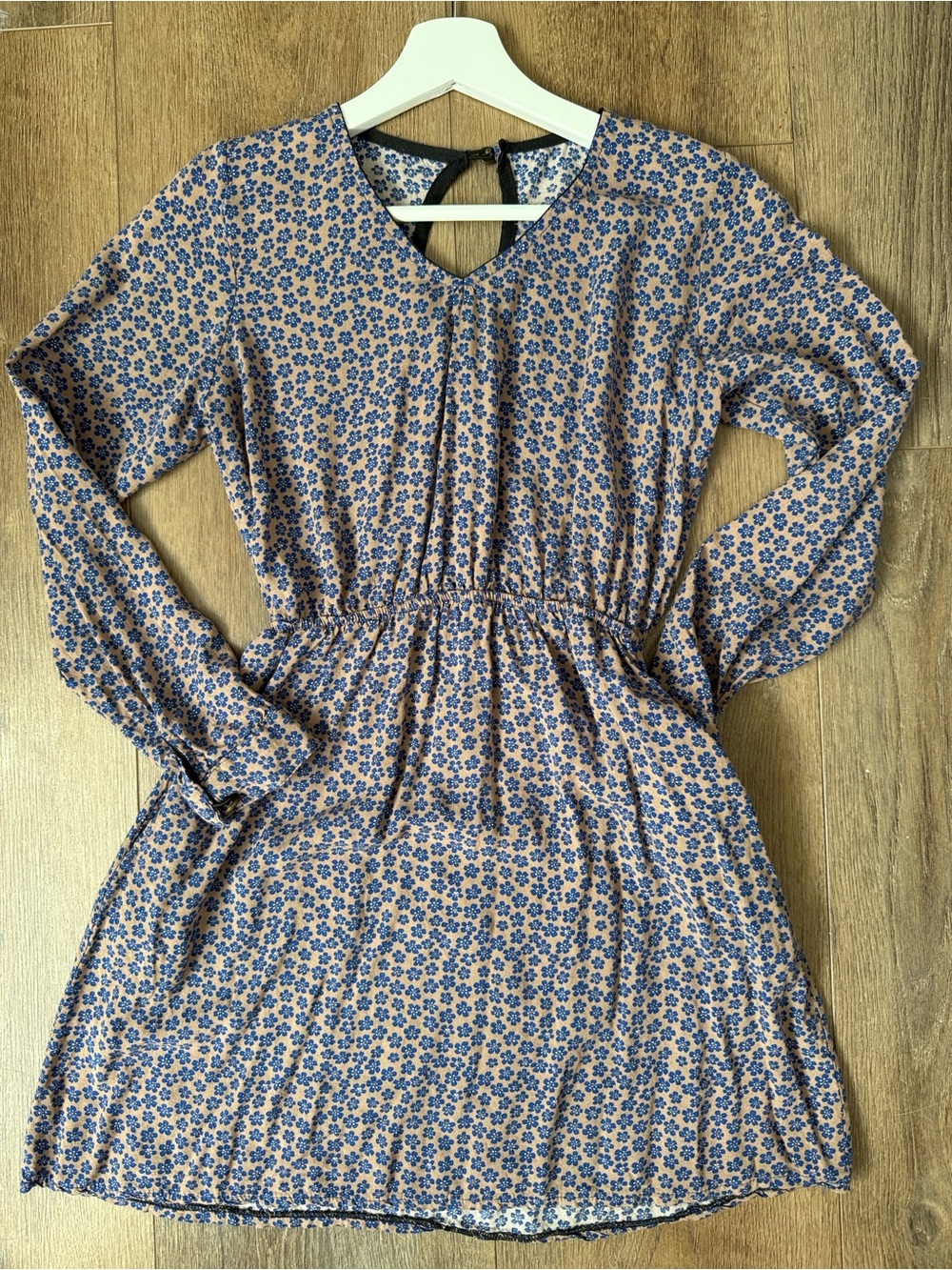 Blue Floral Long-Sleeve Elastic Waist Dress with V-Neck and Back Tie